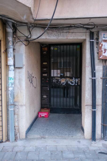 Great and large two bedroom Maisonette with lovely view & FREE parking Center