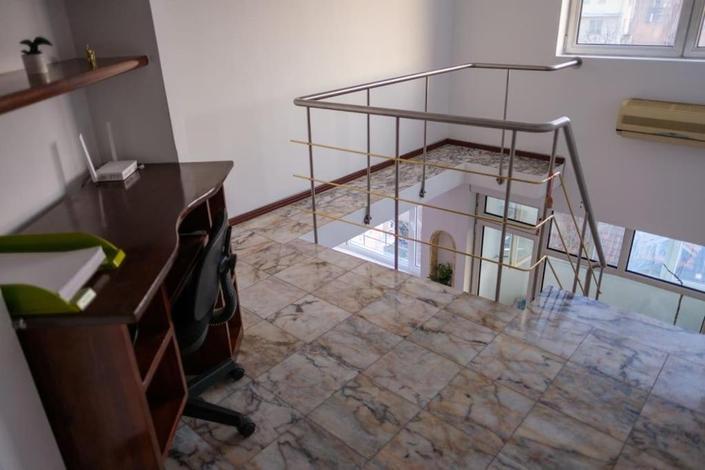 Great and large two bedroom Maisonette with lovely view & FREE parking Center
