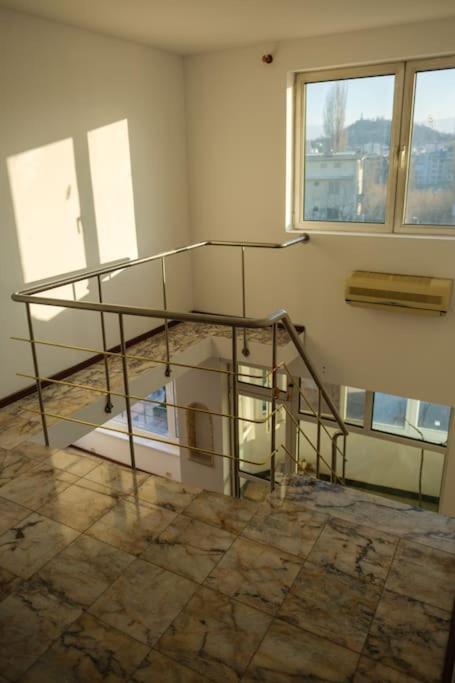 Great and large two bedroom Maisonette with lovely view & FREE parking Center