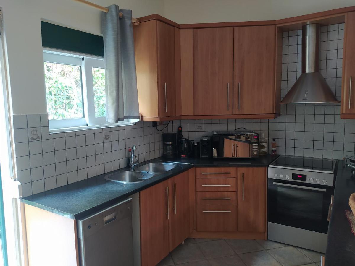 Marousi Comfy Apartment with balcony
