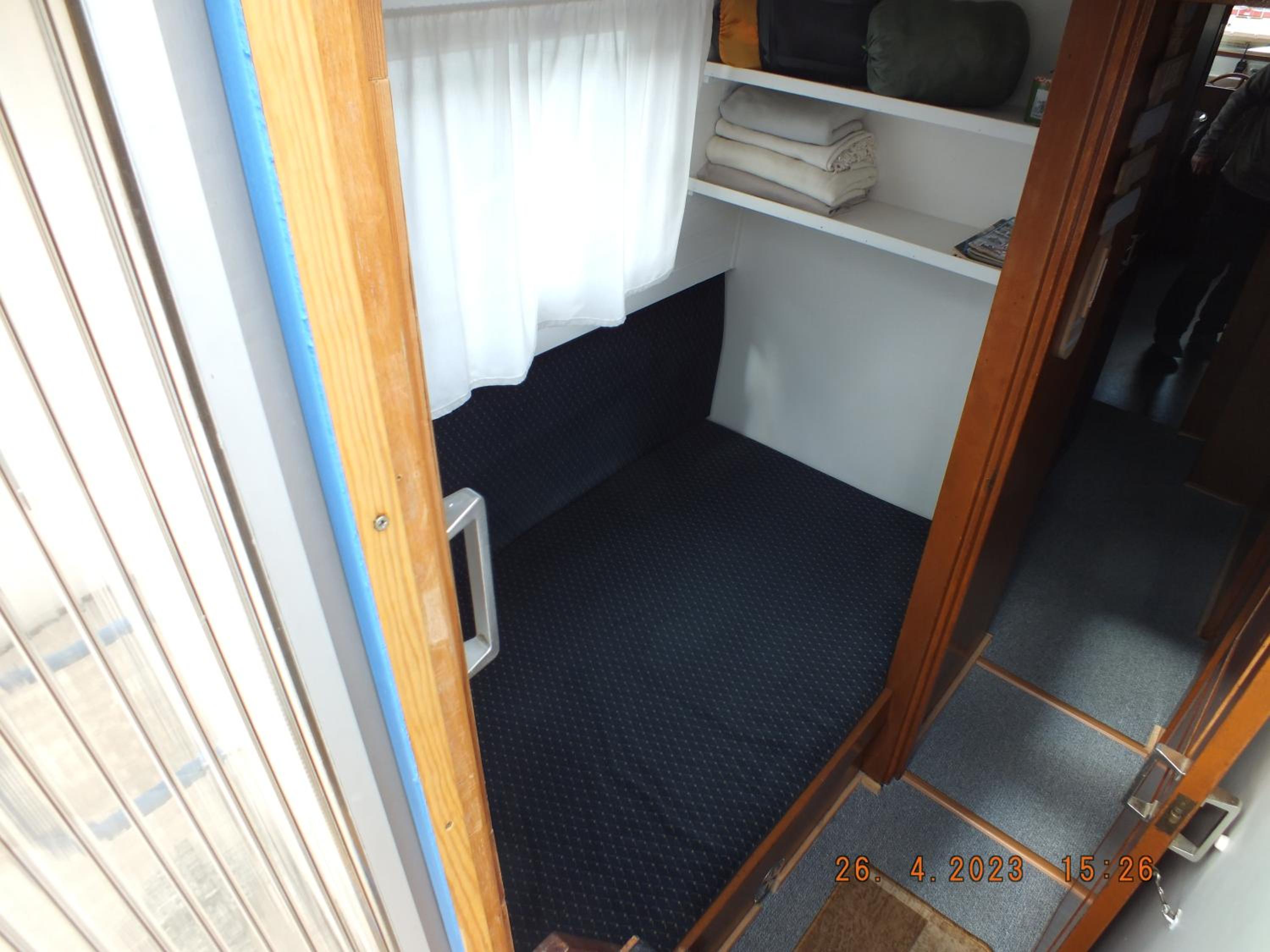 Zouw Hausboat Zakotven -pouze ubytovaní