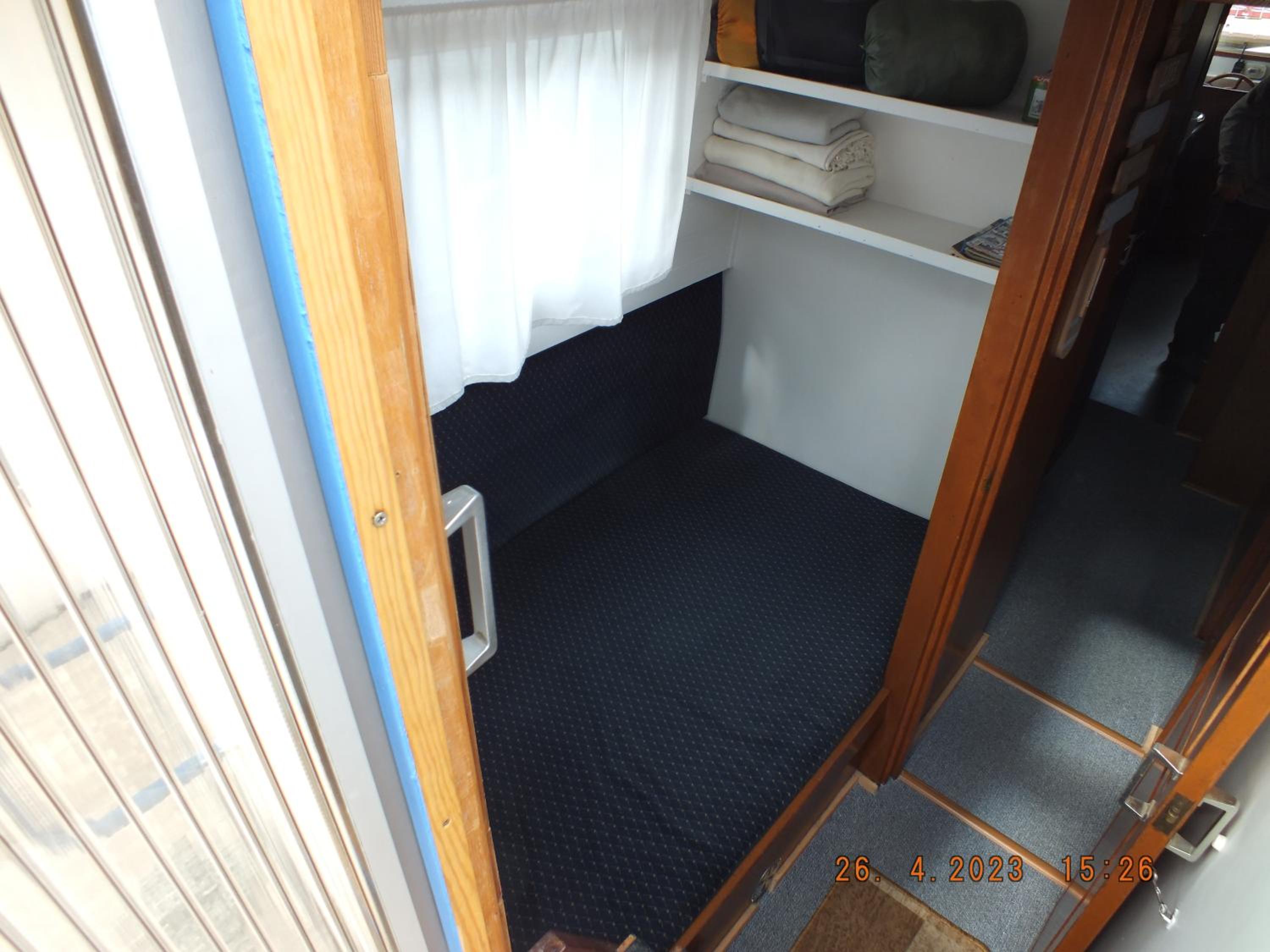 Zouw Hausboat Zakotven -pouze ubytovaní