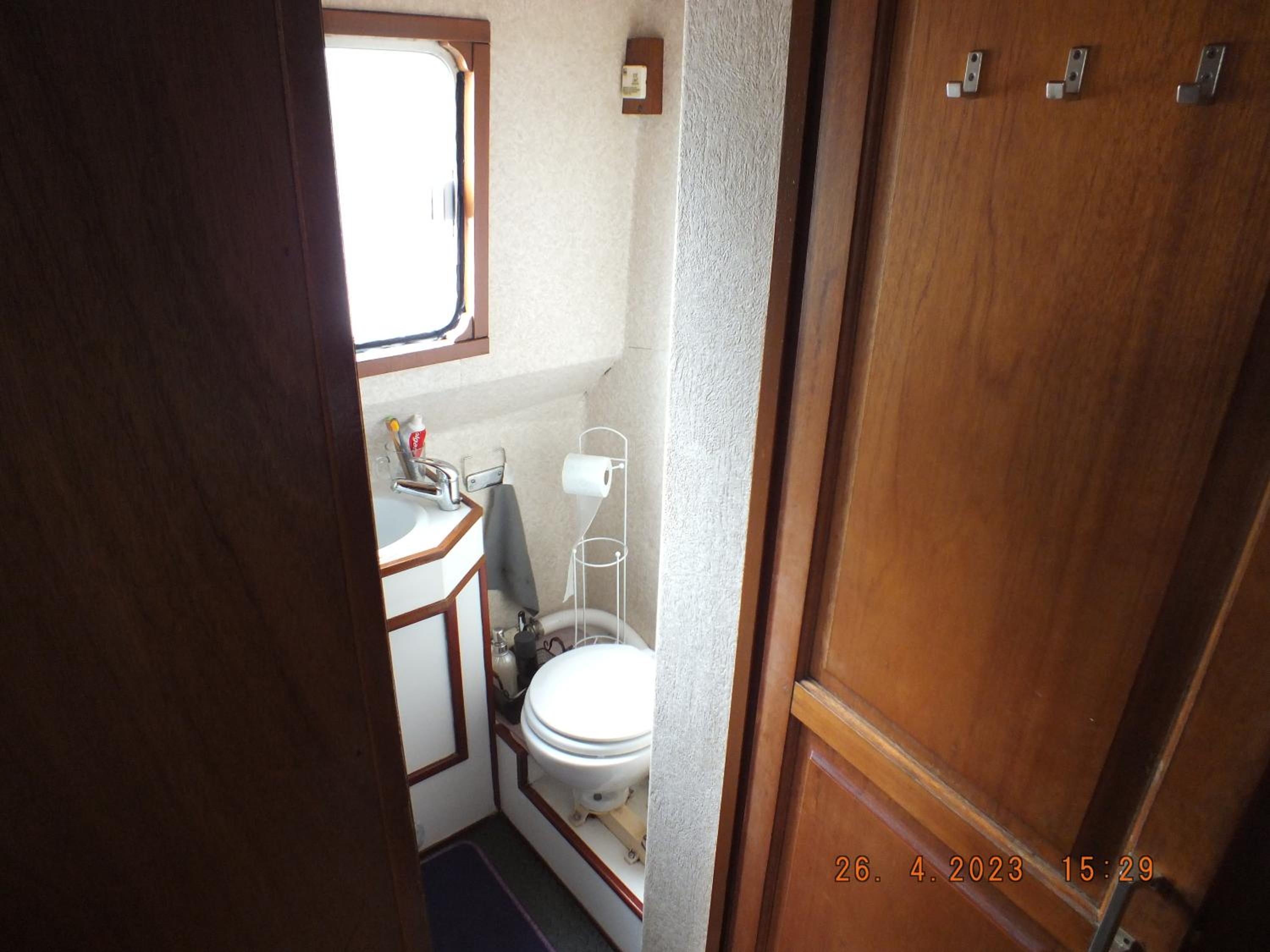 Zouw Hausboat Zakotven -pouze ubytovaní