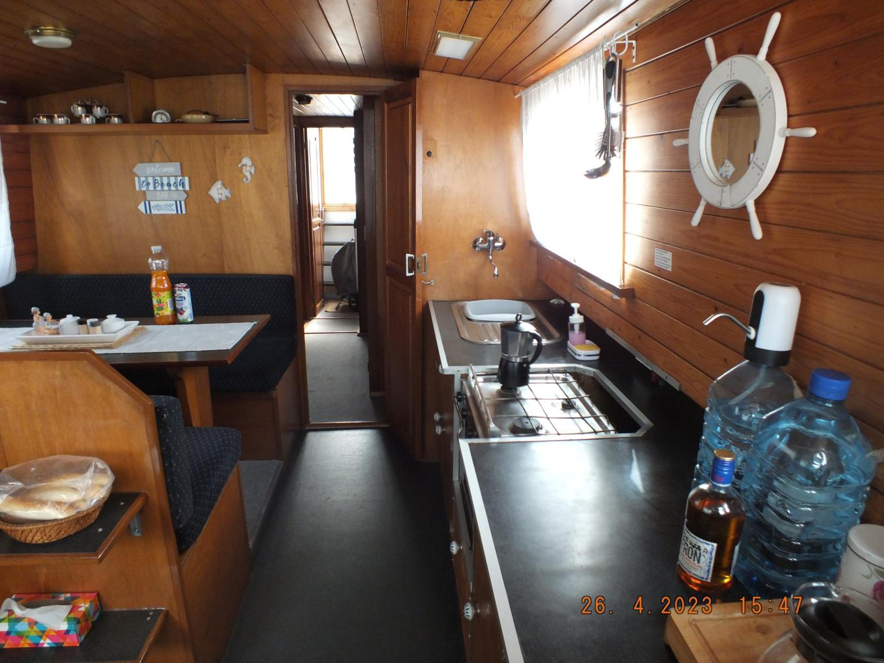 Zouw Hausboat Zakotven -pouze ubytovaní