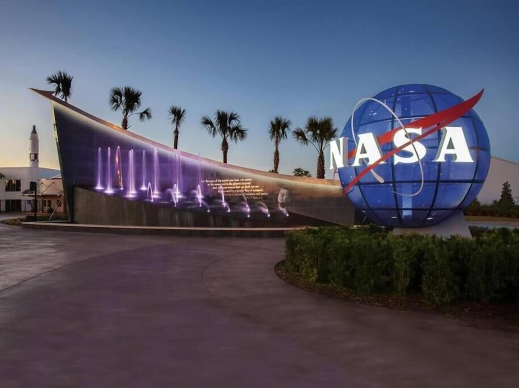 Canaveral Towers Resort-Beach, Surf, Rocket Launches