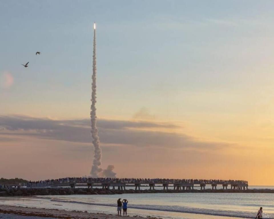 Canaveral Towers Resort-Beach, Surf, Rocket Launches
