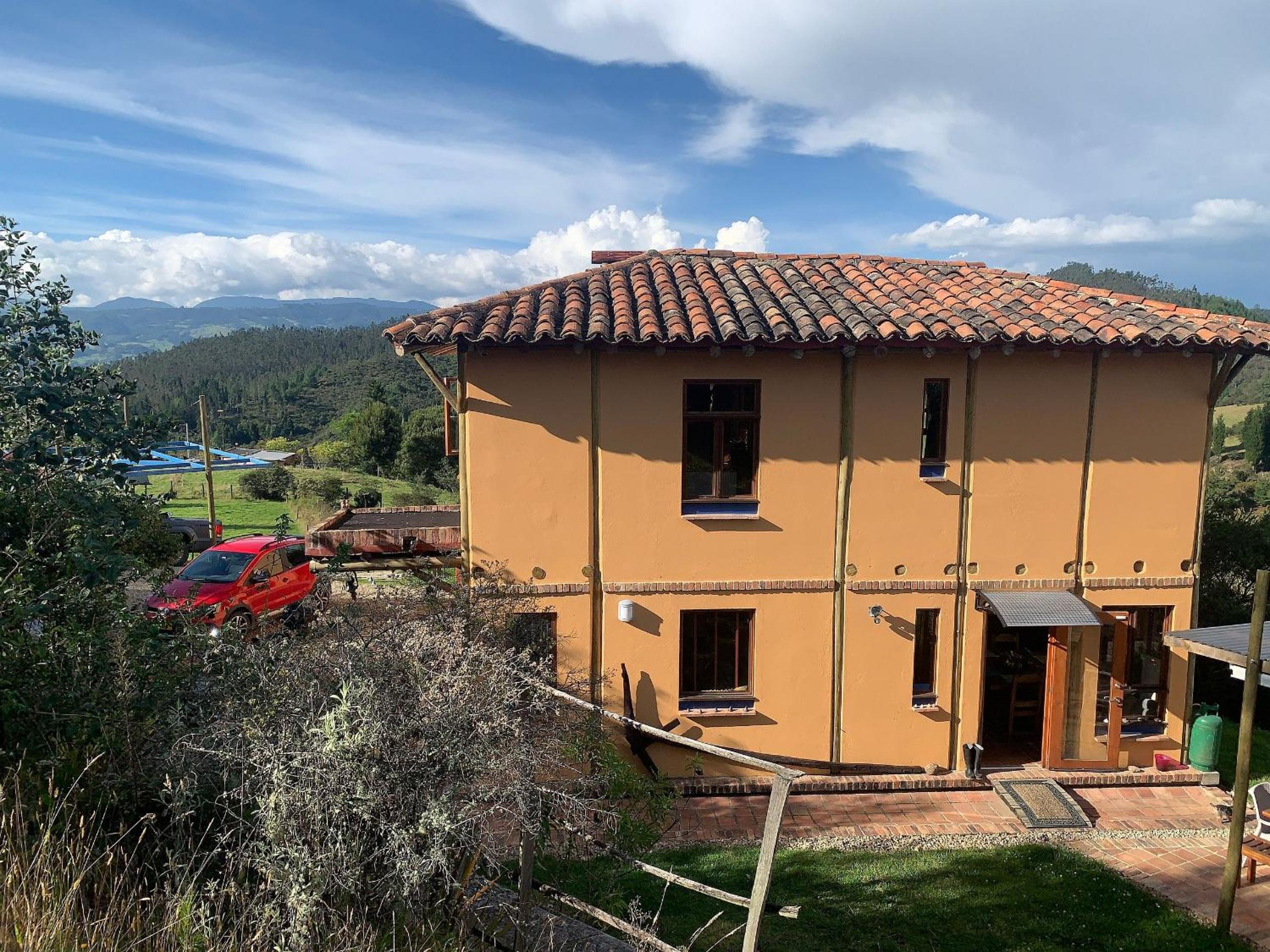 Hermoso alojamiento en una bella reserva natural de bosque alto andino en Tuta Boyacá