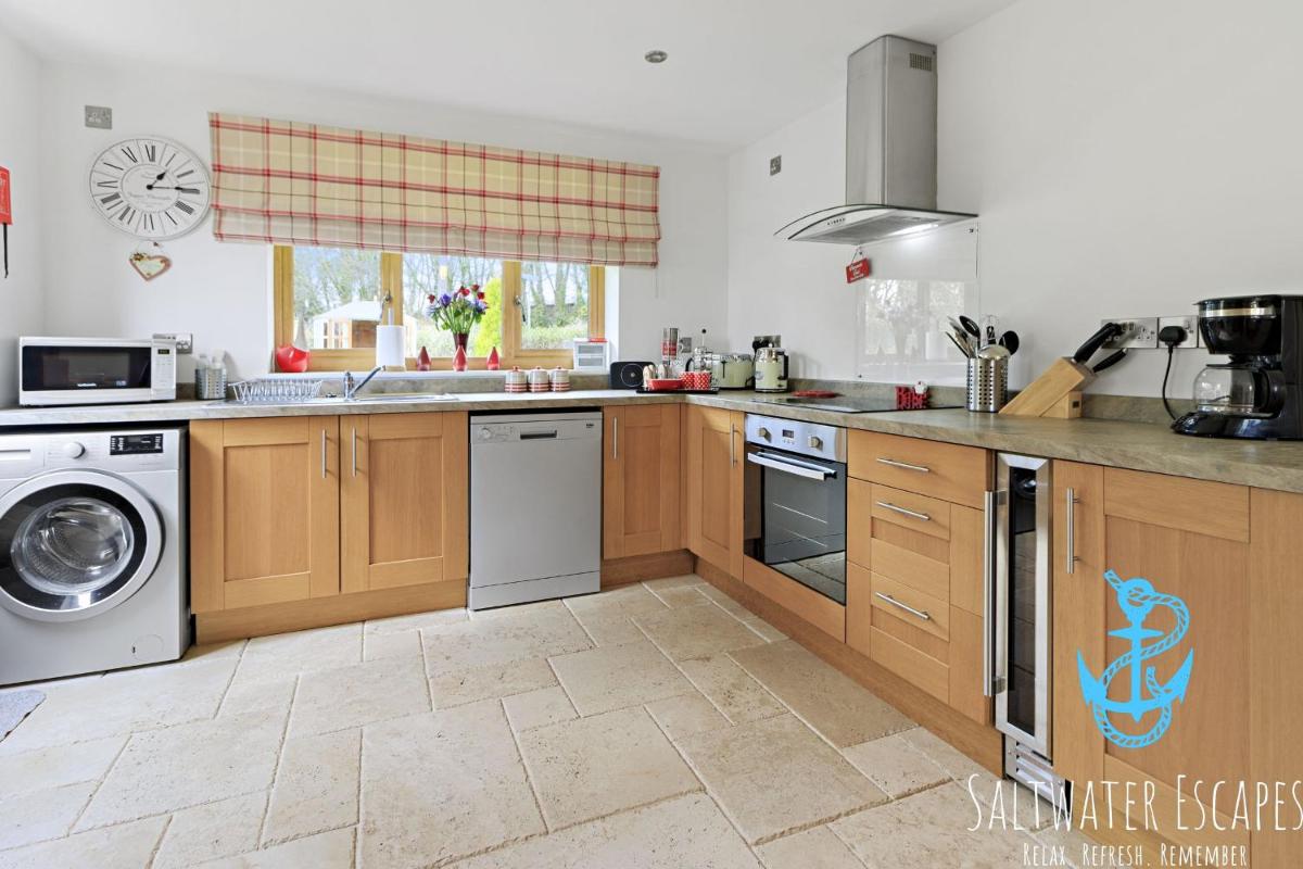 Boundary Cottage - Spacious Homely Cottage With Log Burner and Garden view 5