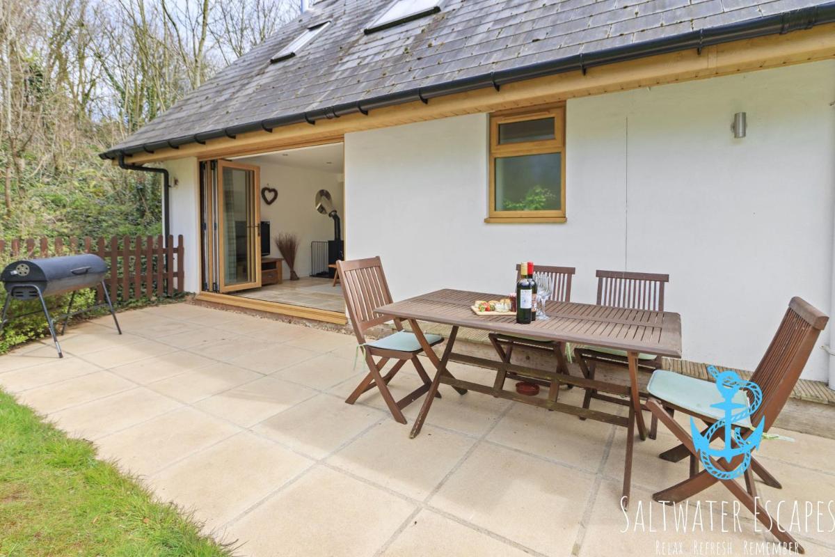 Boundary Cottage - Spacious Homely Cottage With Log Burner and Garden view 3