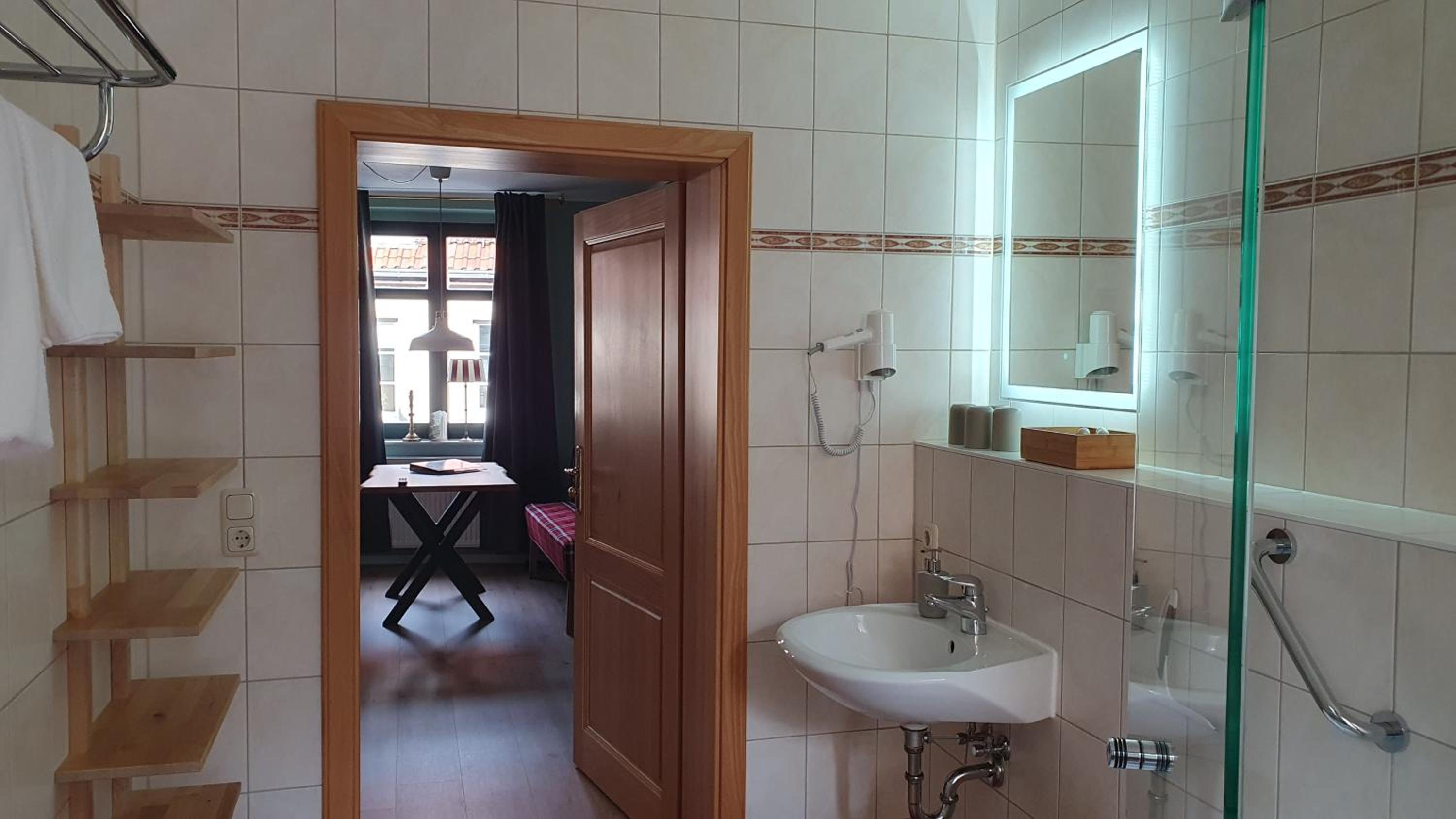 Ferienwohnung,Frühstück gegenüber,Parkplatz kostenlos, zentral Apartment 1