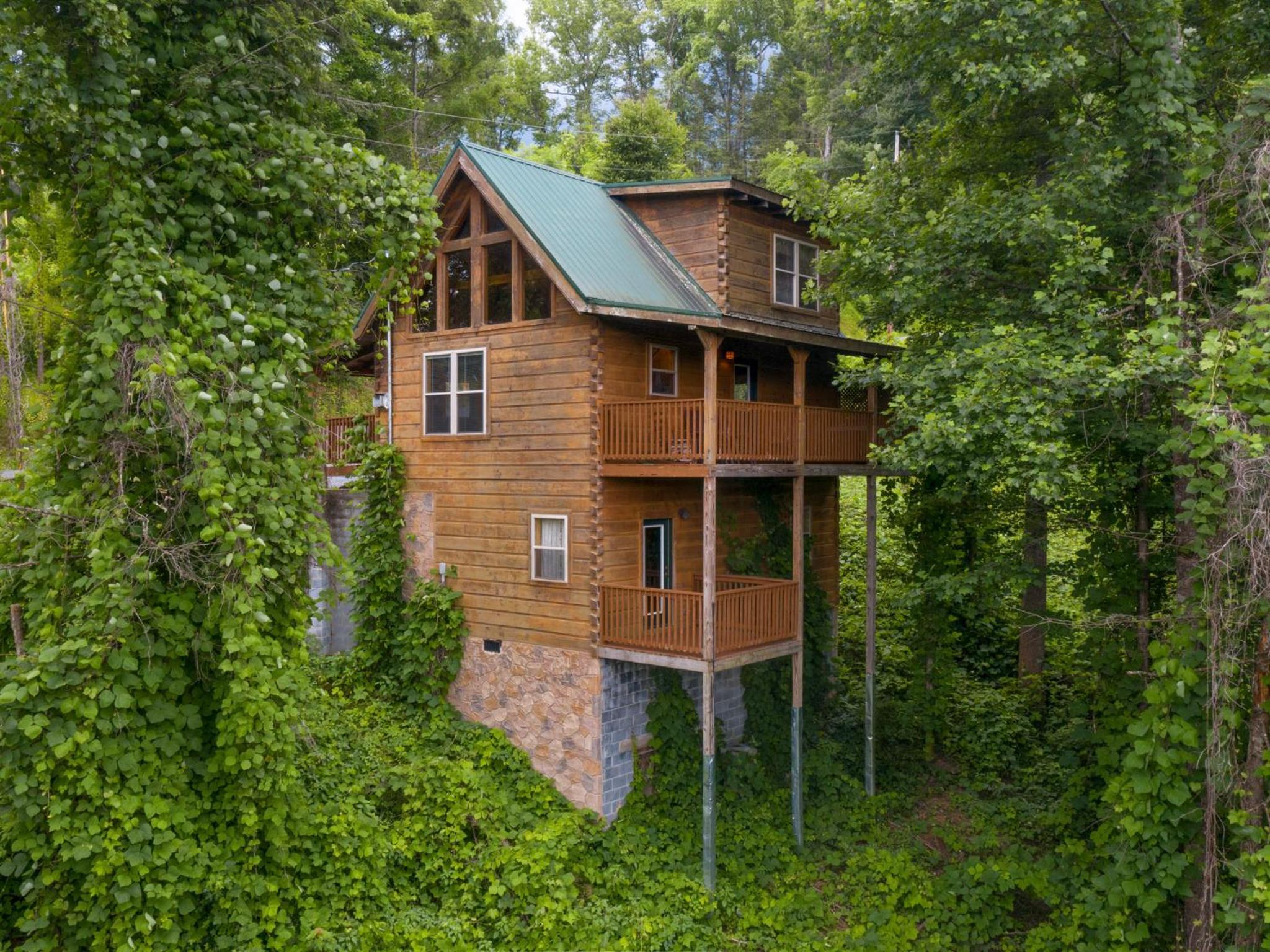 The Vinson, 1 Bedroom, Loft, Game Room, Hot Tub, Theater Room, Sleeps 4