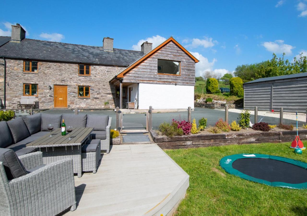 Bythynnod Aderyn Cottages