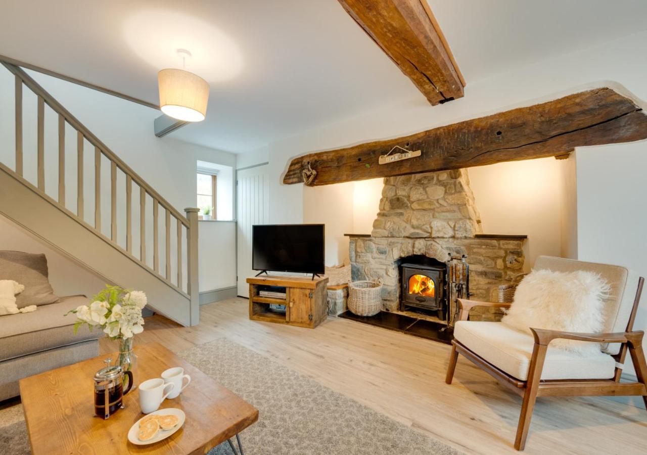 Bythynnod Aderyn Cottages