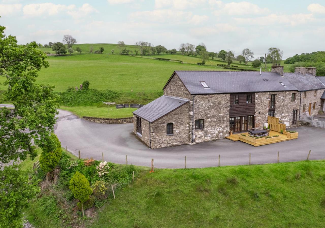 Bythynnod Aderyn Cottages