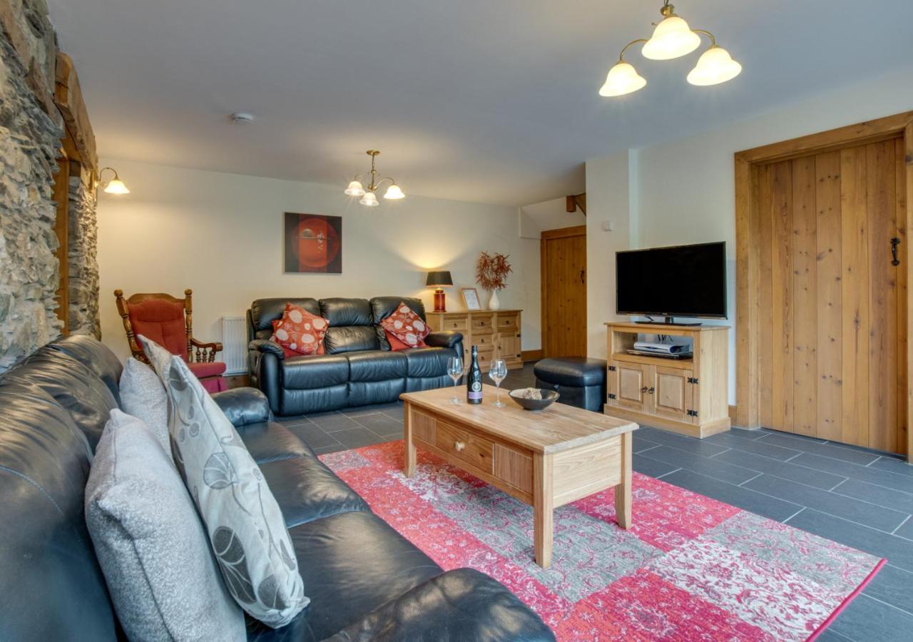 Bythynnod Aderyn Cottages
