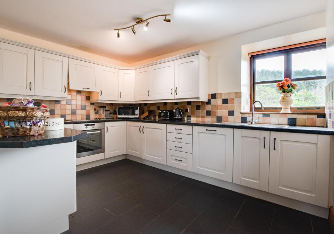 Bythynnod Aderyn Cottages