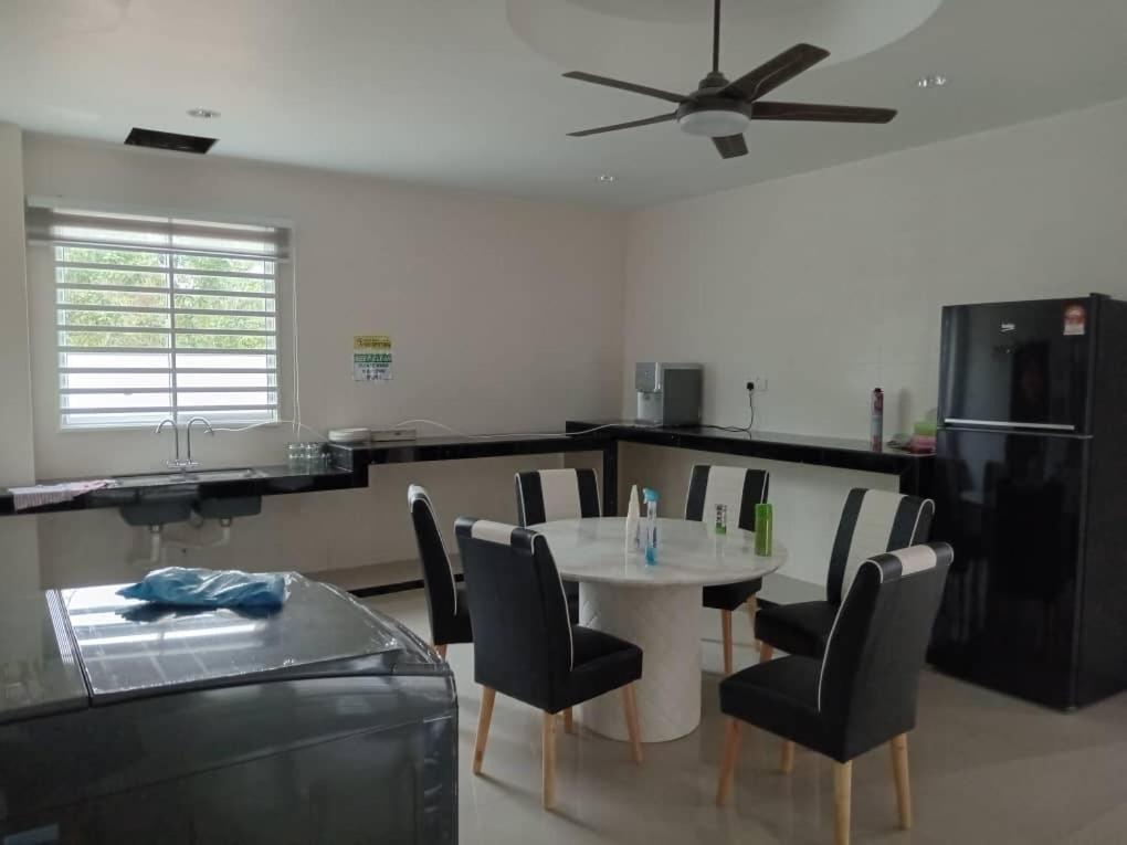 EMERALD VILLA HOMESTAY DUNGUN