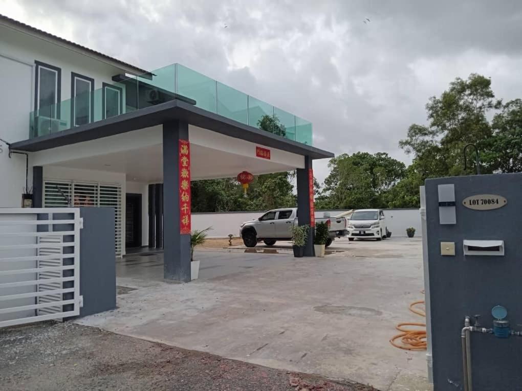 EMERALD VILLA HOMESTAY DUNGUN