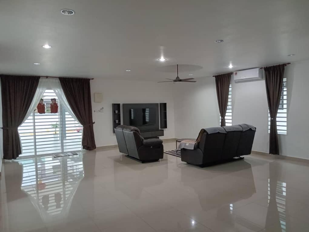 EMERALD VILLA HOMESTAY DUNGUN