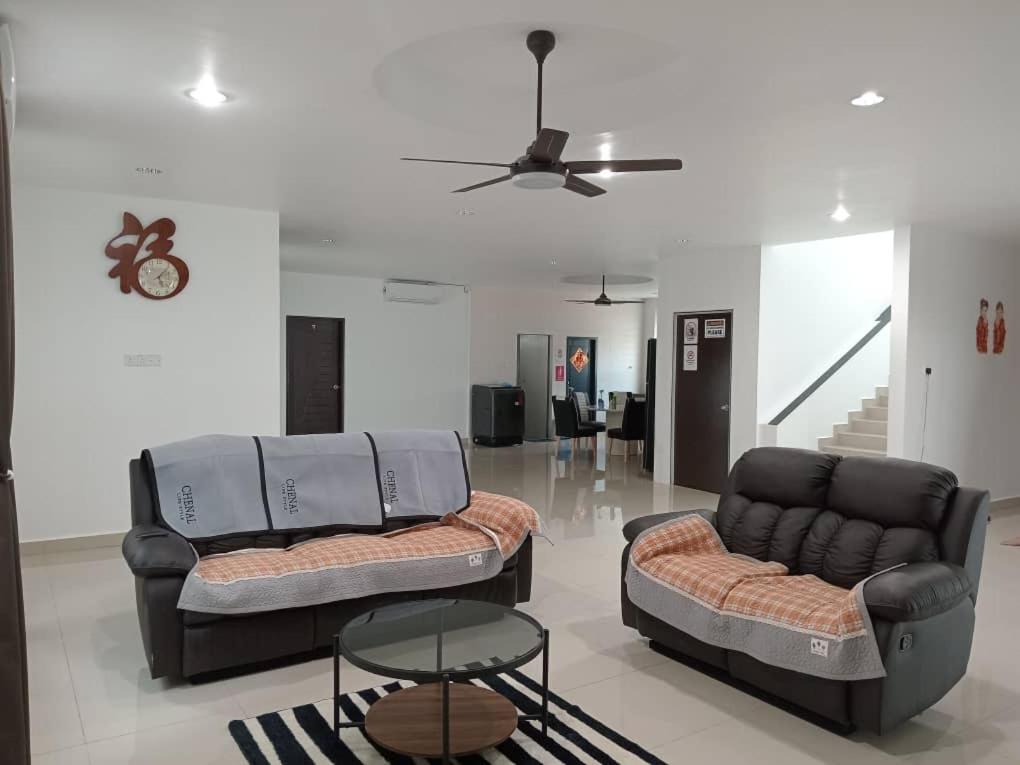 EMERALD VILLA HOMESTAY DUNGUN