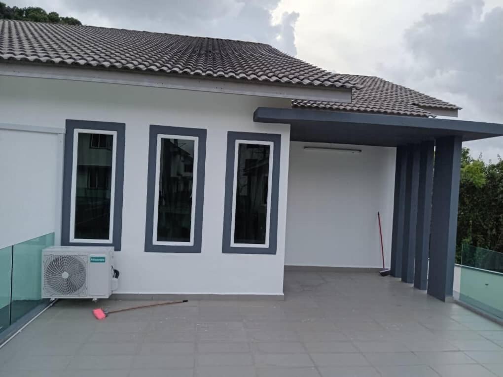 EMERALD VILLA HOMESTAY DUNGUN