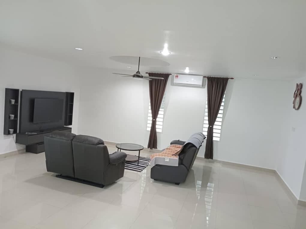 EMERALD VILLA HOMESTAY DUNGUN