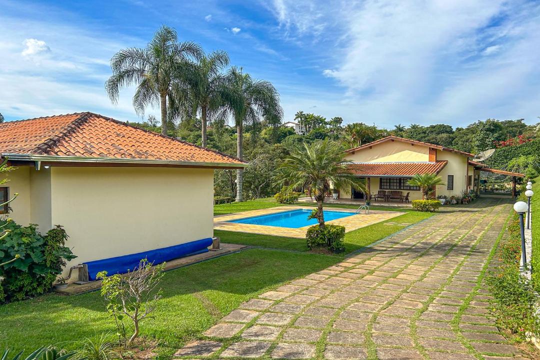 Casa de campo c piscina e natureza em Mairinque SP