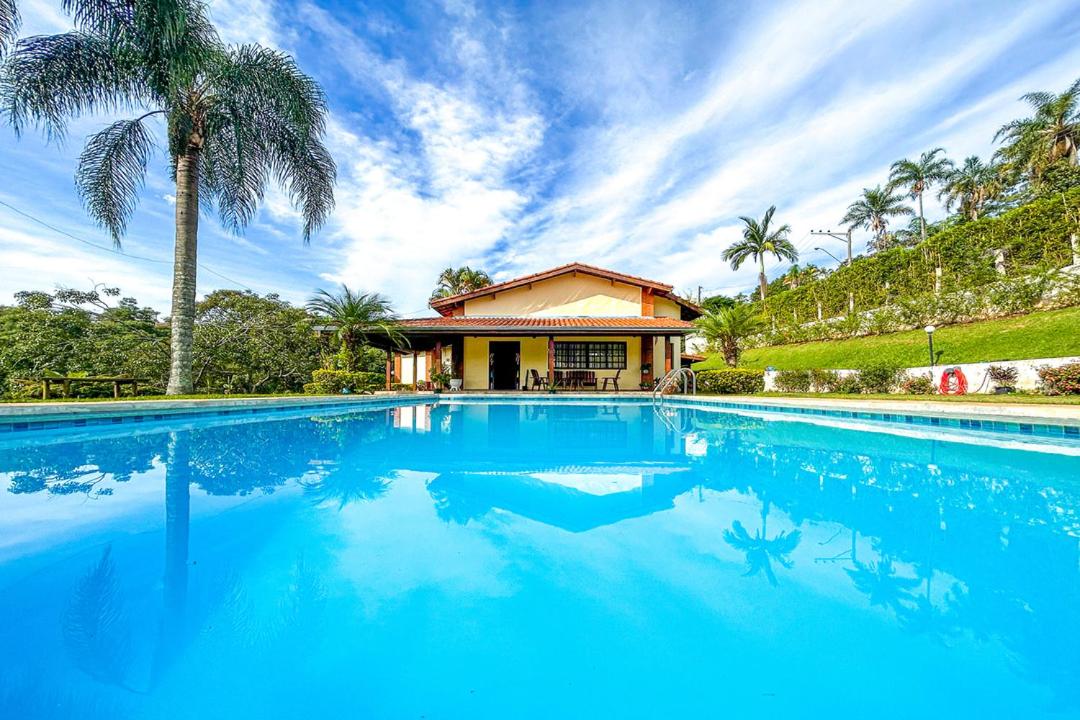 Casa de campo c piscina e natureza em Mairinque SP