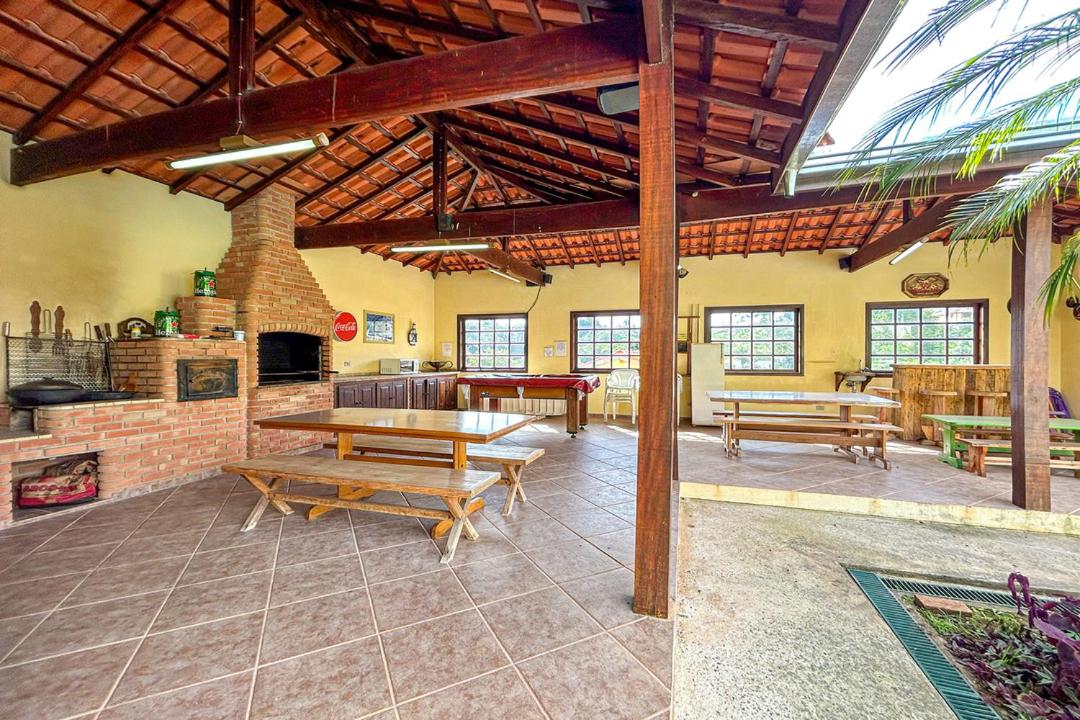 Casa de campo c piscina e natureza em Mairinque SP