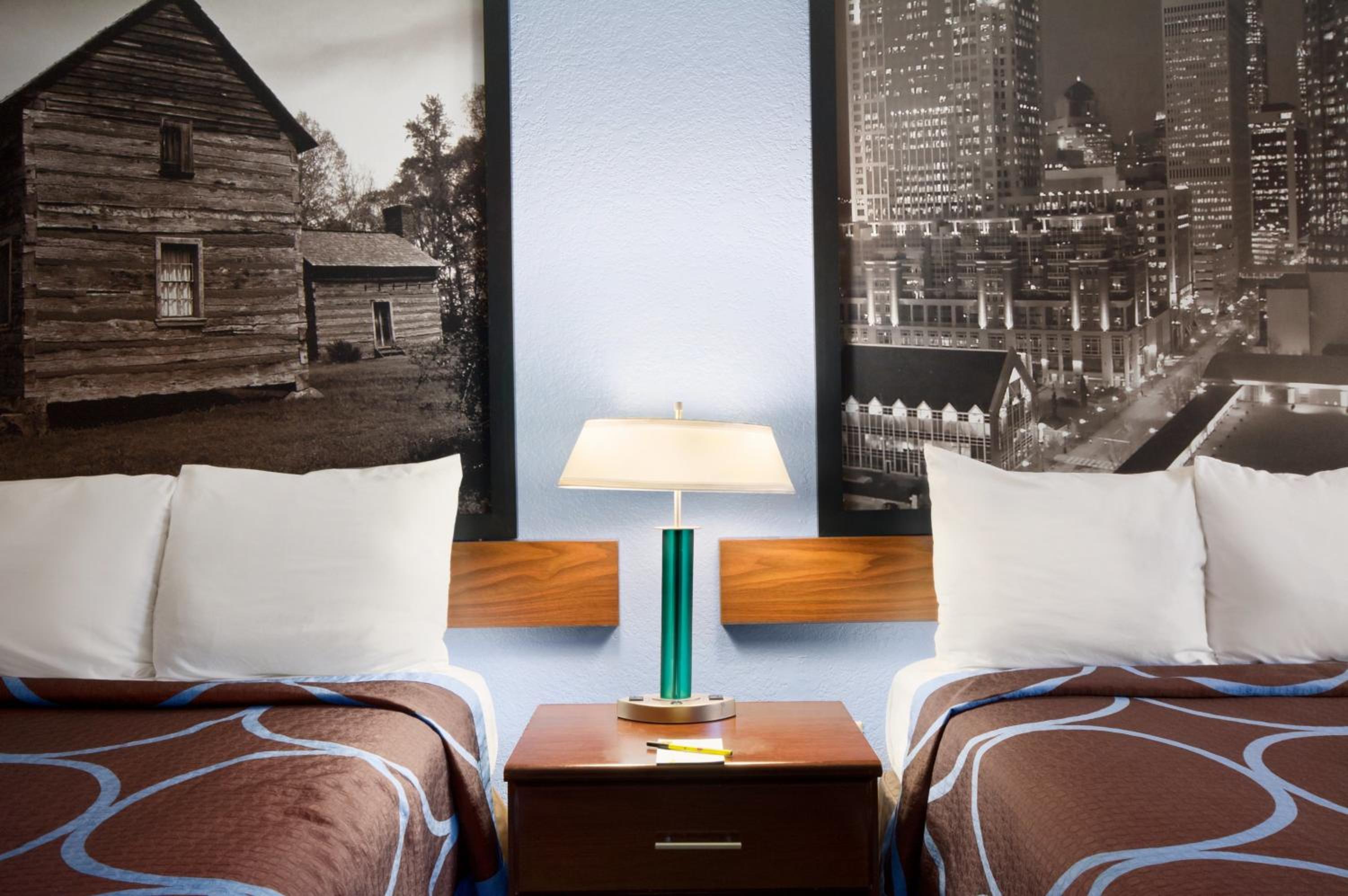 Super 8 by Wyndham Charlotte University 3