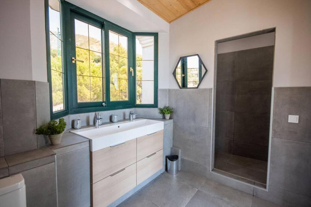 Impressive VILLA Dazura in Valtocado MIJAS