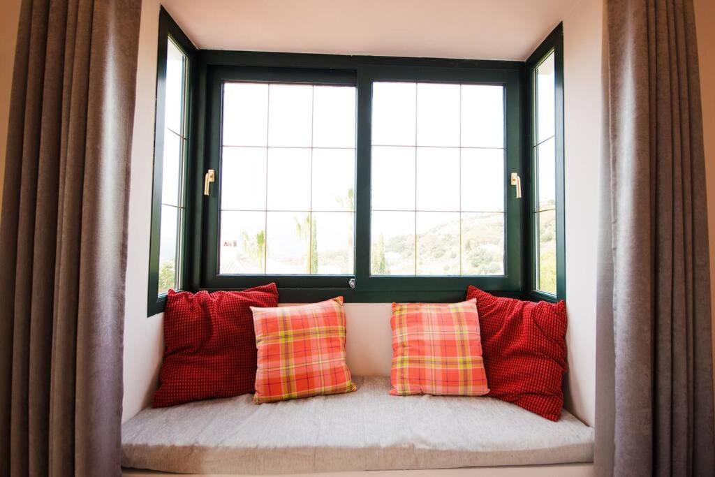 Impressive VILLA Dazura in Valtocado MIJAS