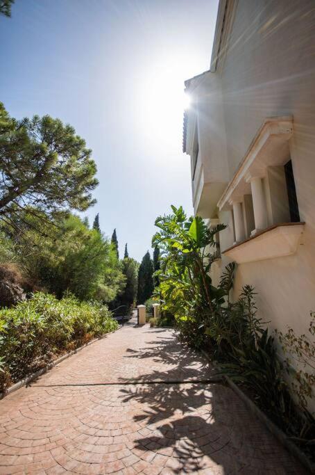 Impressive VILLA Dazura in Valtocado MIJAS