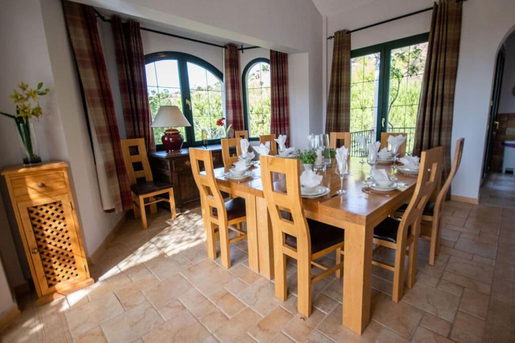 Impressive VILLA Dazura in Valtocado MIJAS