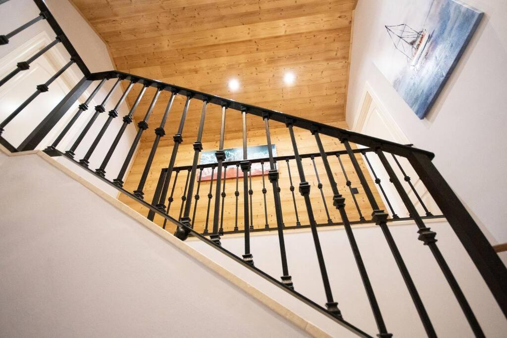 Impressive VILLA Dazura in Valtocado MIJAS