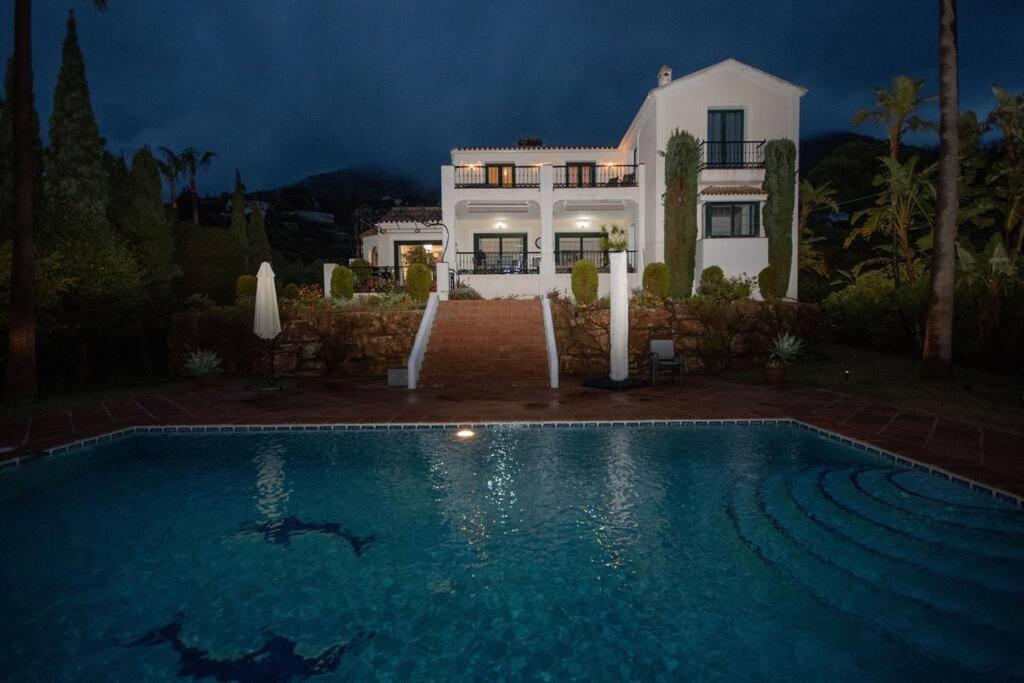 Impressive VILLA Dazura in Valtocado MIJAS