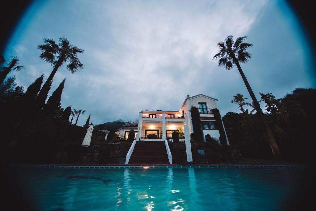 Impressive VILLA Dazura in Valtocado MIJAS