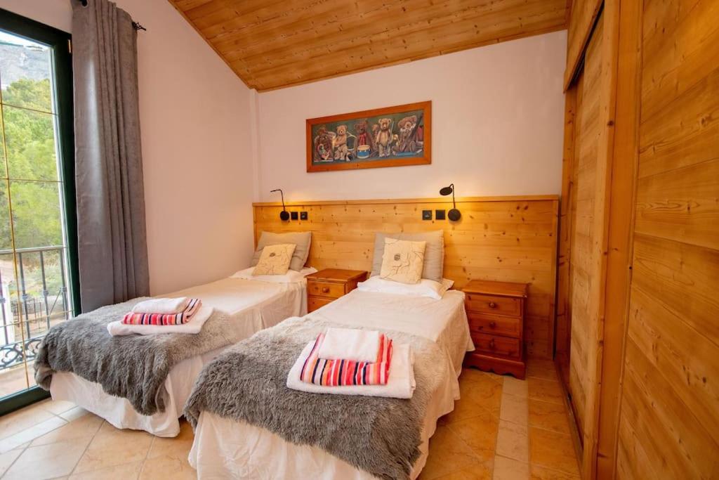Impressive VILLA Dazura in Valtocado MIJAS