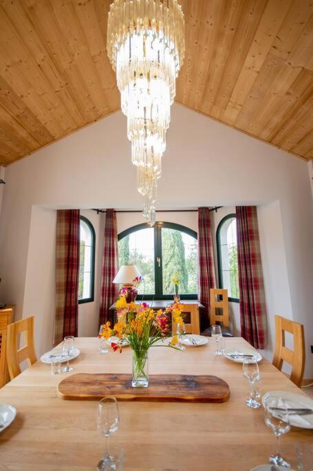 Impressive VILLA Dazura in Valtocado MIJAS