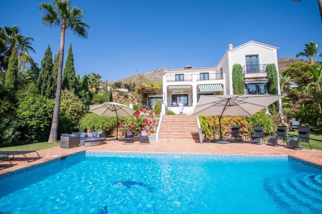 Impressive VILLA Dazura in Valtocado MIJAS