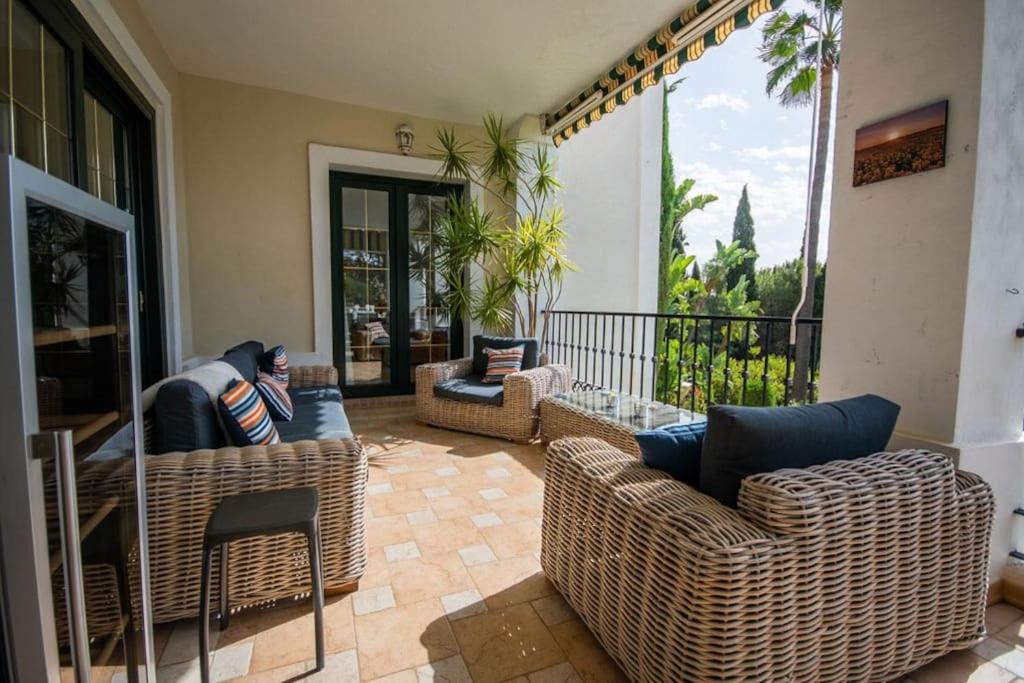 Impressive VILLA Dazura in Valtocado MIJAS