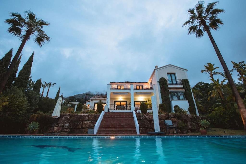 Impressive VILLA Dazura in Valtocado MIJAS