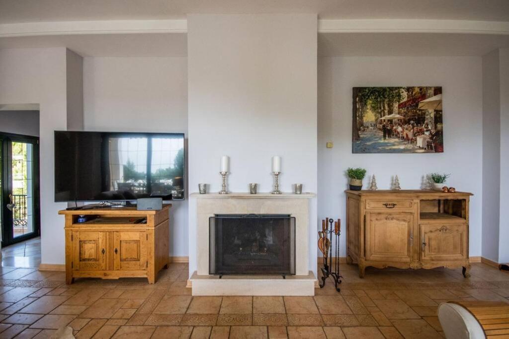 Impressive VILLA Dazura in Valtocado MIJAS
