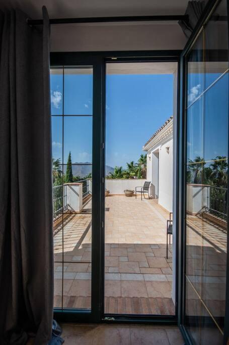 Impressive VILLA Dazura in Valtocado MIJAS