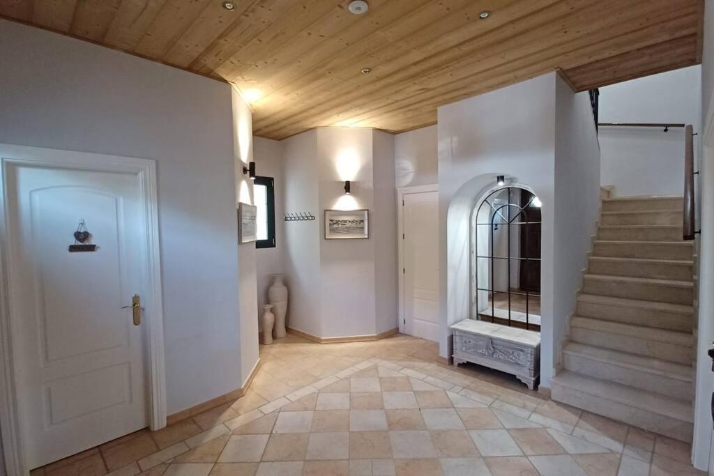Impressive VILLA Dazura in Valtocado MIJAS