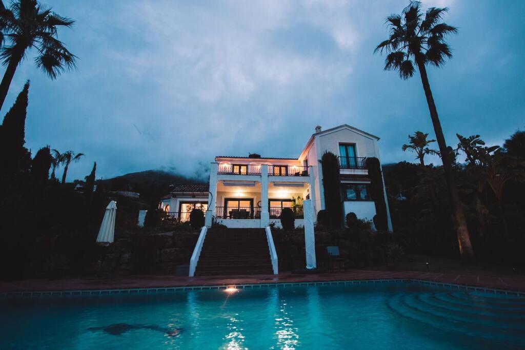 Impressive VILLA Dazura in Valtocado MIJAS