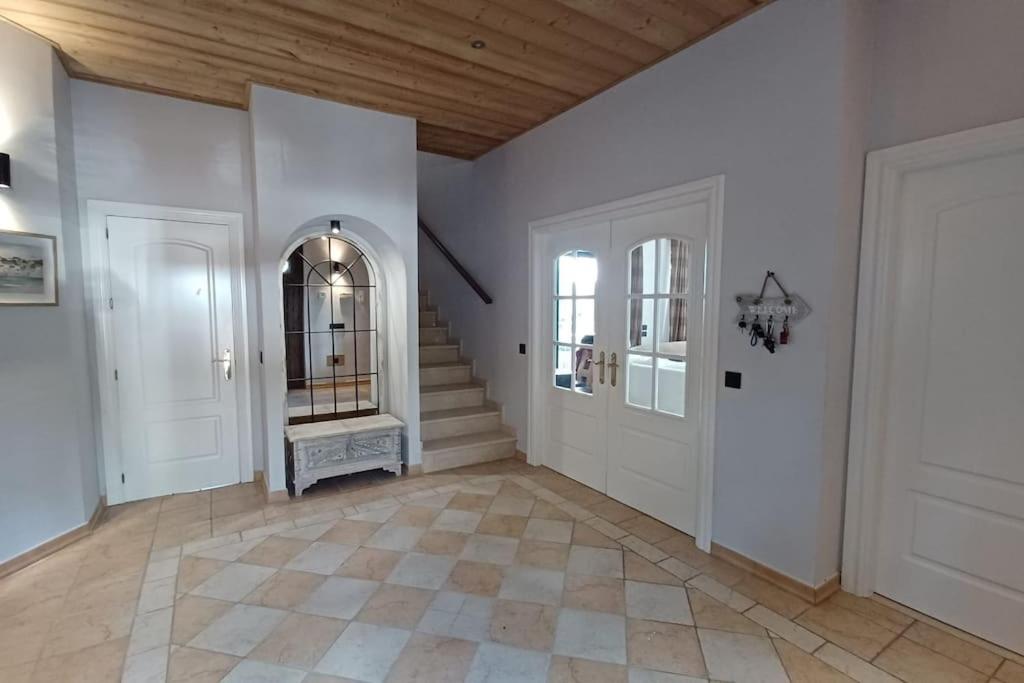 Impressive VILLA Dazura in Valtocado MIJAS