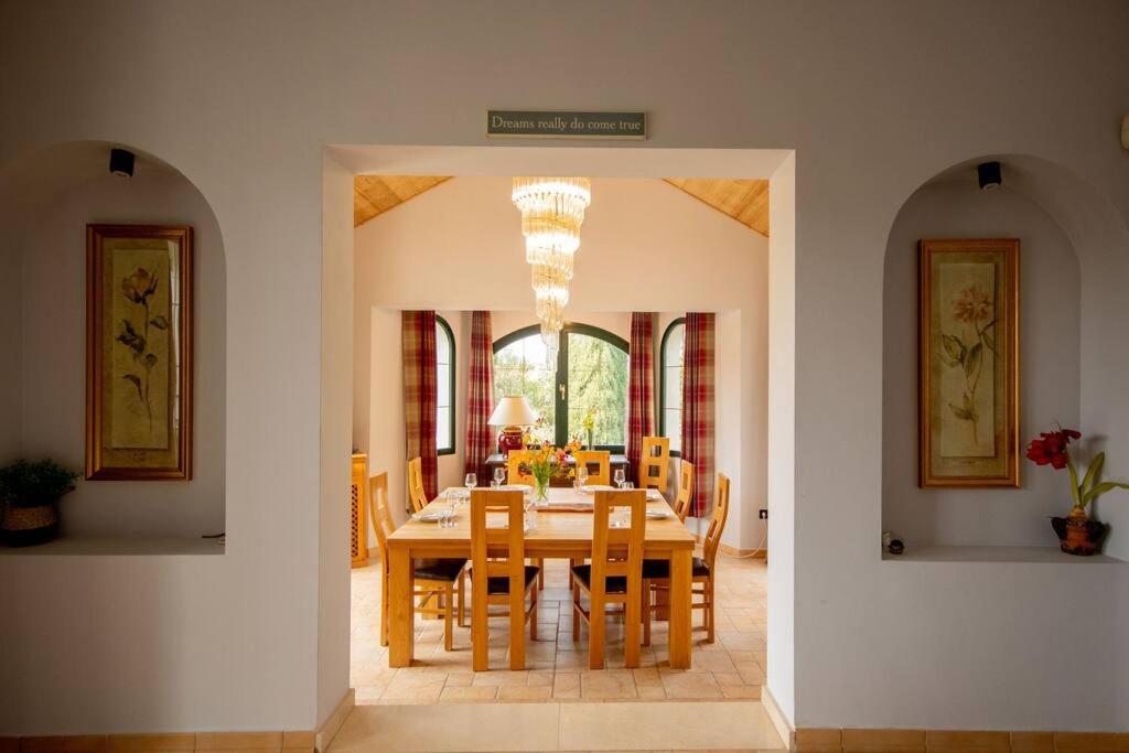 Impressive VILLA Dazura in Valtocado MIJAS