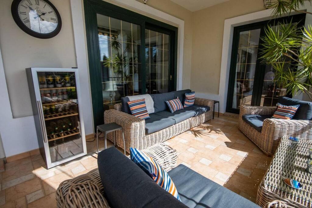 Impressive VILLA Dazura in Valtocado MIJAS