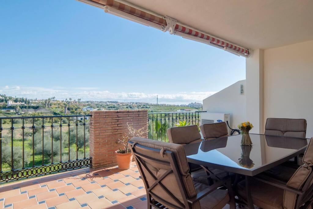 Sunny terrace apartment in prestigious Mijas Golf